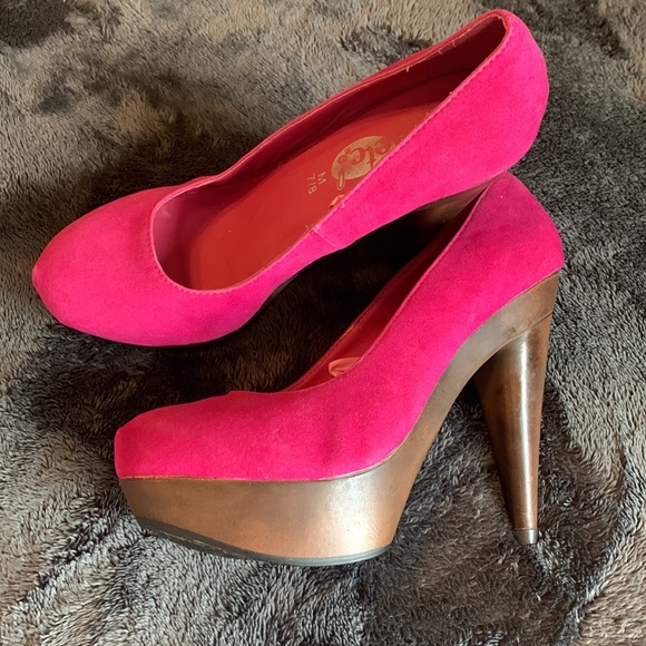 Heels - Picture 2 of 2